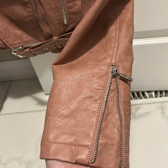 Muted rose faux leather jacket - Picture 3 of 4